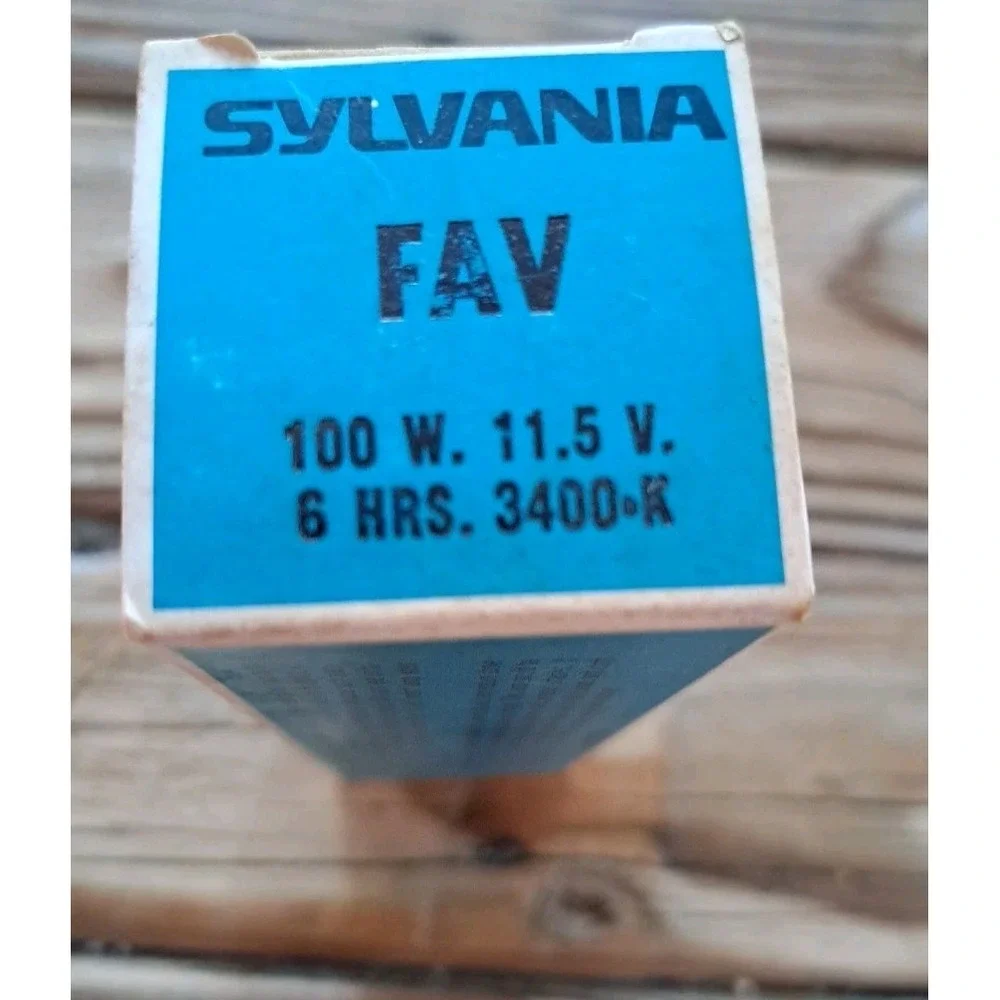 Vintage Sylvania Tungsten Halogen Lamp FAV 100W 11.5V 3400K 6 Hrs. NOS